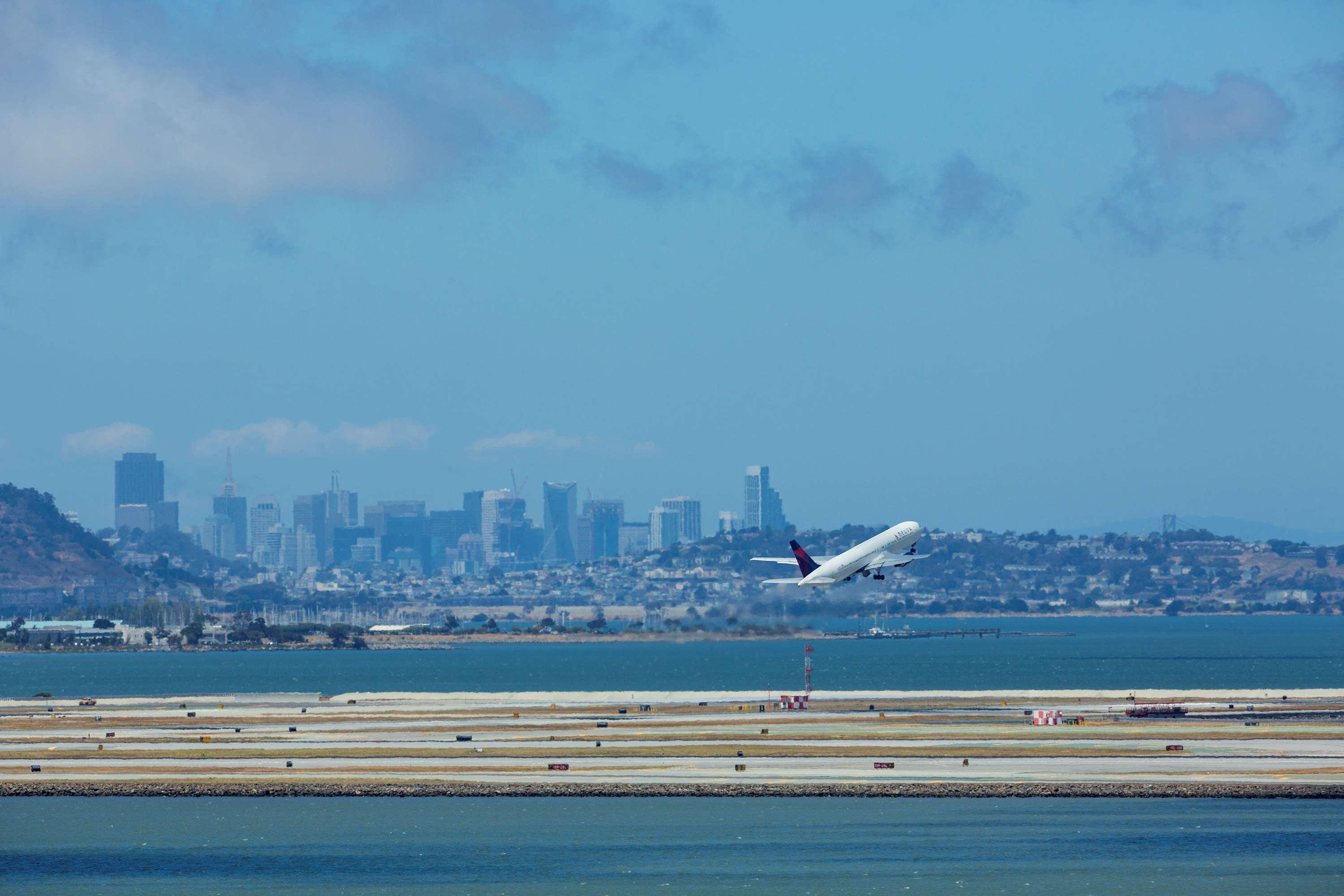 Отель Hyatt Regency San Francisco Airport Берлингейм Экстерьер фото